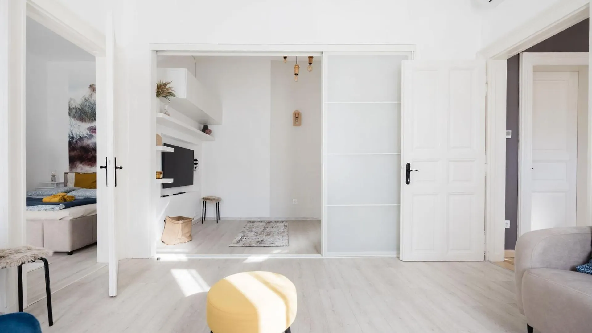 Bright And Cozy Urban Getaway Apartment Budapest