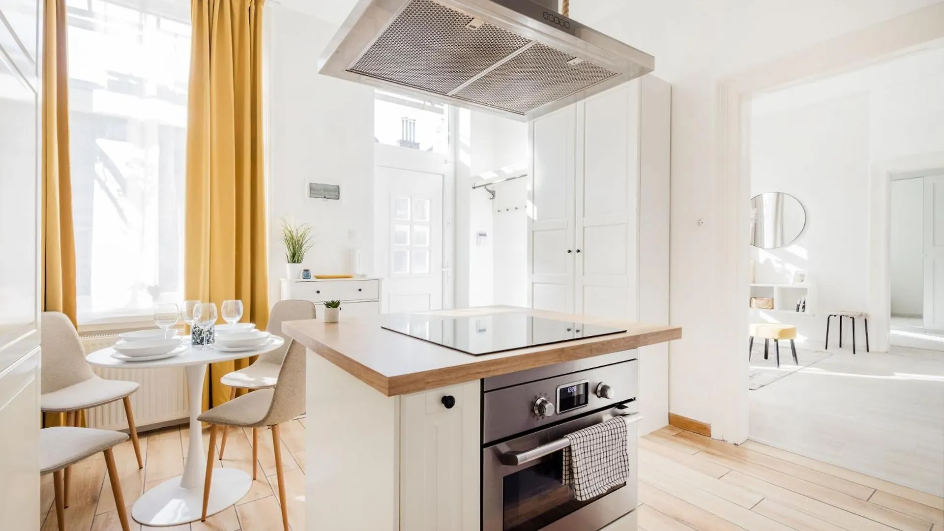 Bright And Cozy Urban Getaway Apartment Budapest Hungary